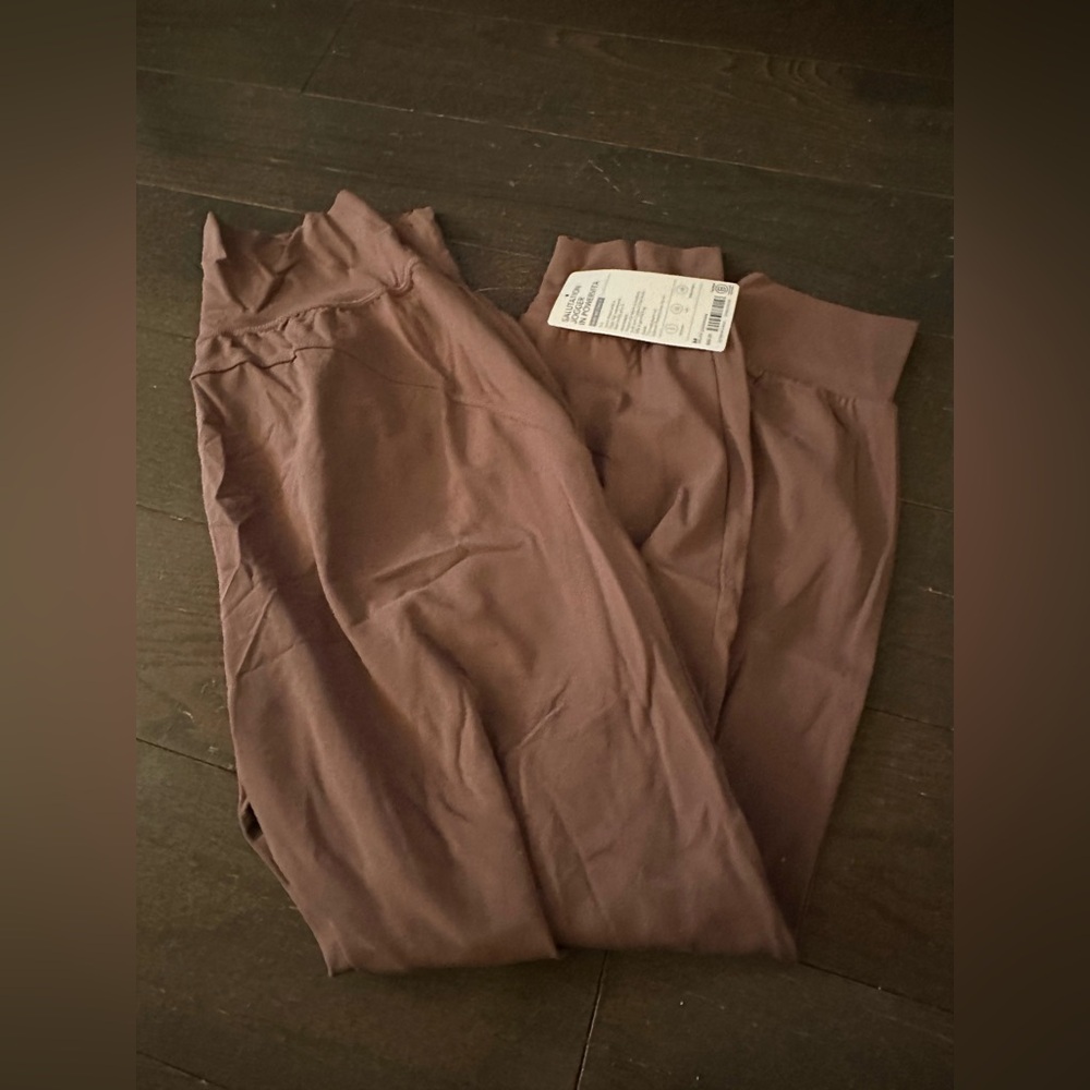 Athleta Mauve Salutation Joggers in Powervita